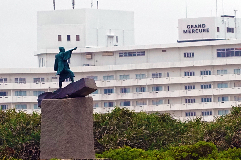 残波岬　泰期銅像