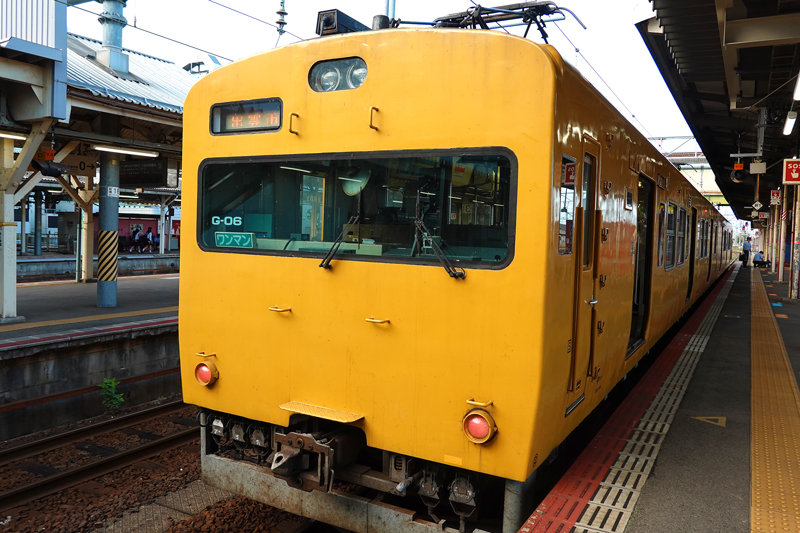 山陰本線 115系 食パン電車