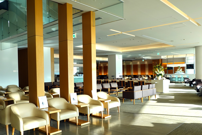 成田空港　サクララウンジ