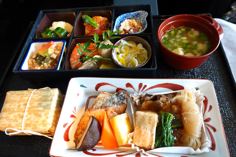 JAL941 グアム便　ビジネスクラス和食