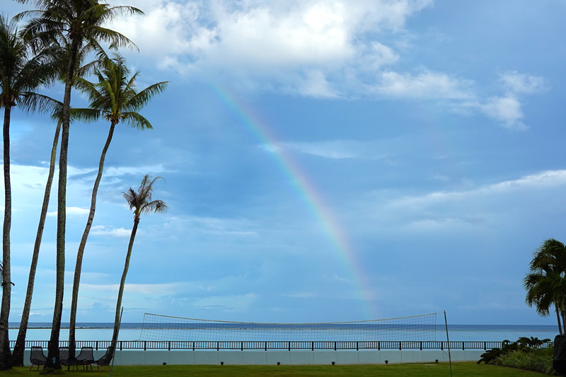 クラウンプラザリゾートグアムの「ザ・テラス」から見えたタモン湾の虹