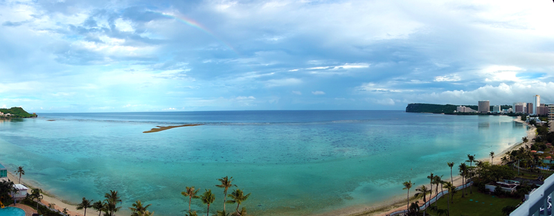 クラウンプラザリゾートグアムの客室から見えたタモン湾の虹