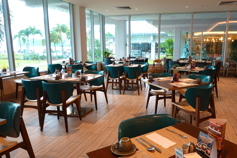 クラウンプラザリゾートグアムのザ・テラスの朝食ブッフェ会場の様子