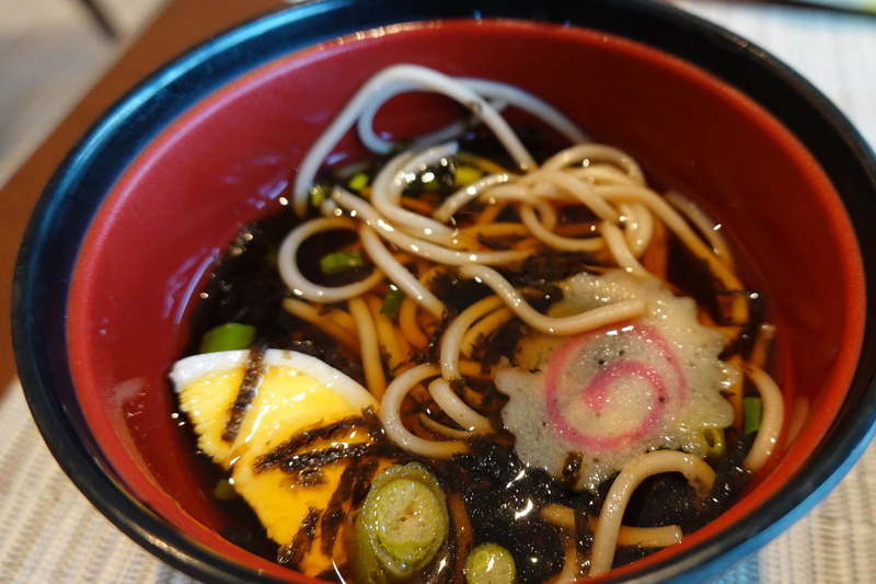 クラウンプラザリゾートグアム　毎朝食べていた蕎麦の盛り付け