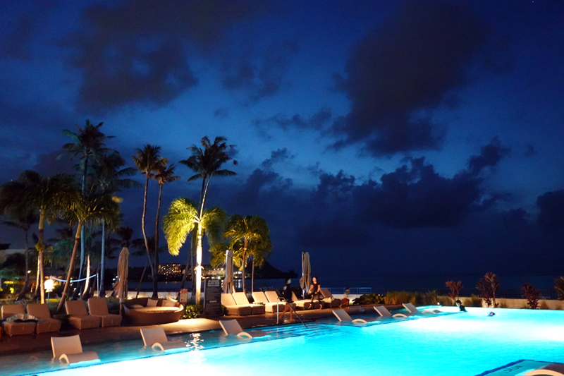 タモン湾の夕景とともに楽しむイブニングカクテルタイム