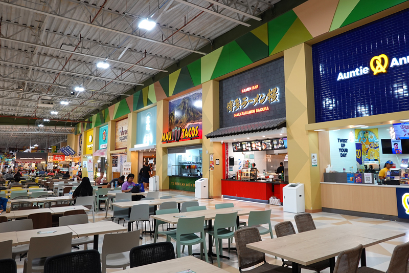 ヴィレッジ・オブ・ドンキのフードコート全景