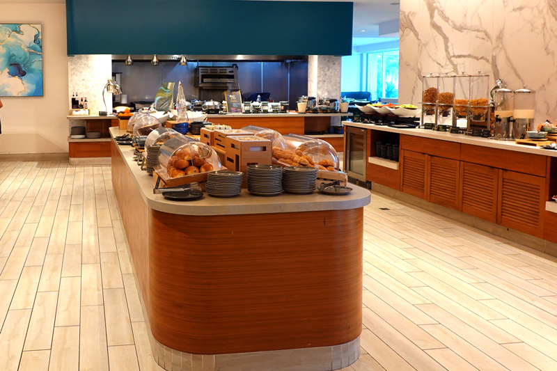 「クラウンプラザリゾートグアム」の「ザ・テラス」での朝食ブッフェ