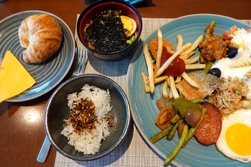 「クラウンプラザリゾートグアム」の「ザ・テラス」での朝食ブッフェ