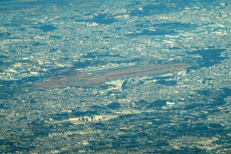 上空から見た厚木海軍飛行場